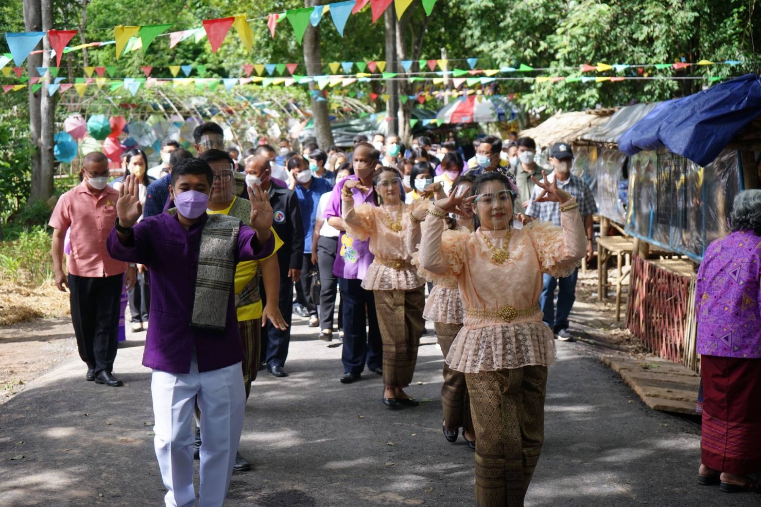 ศูนย์เรียนรู้เกษตรทฤษฎีใหม่ “โคก หนอง นา” วัดดงละคร