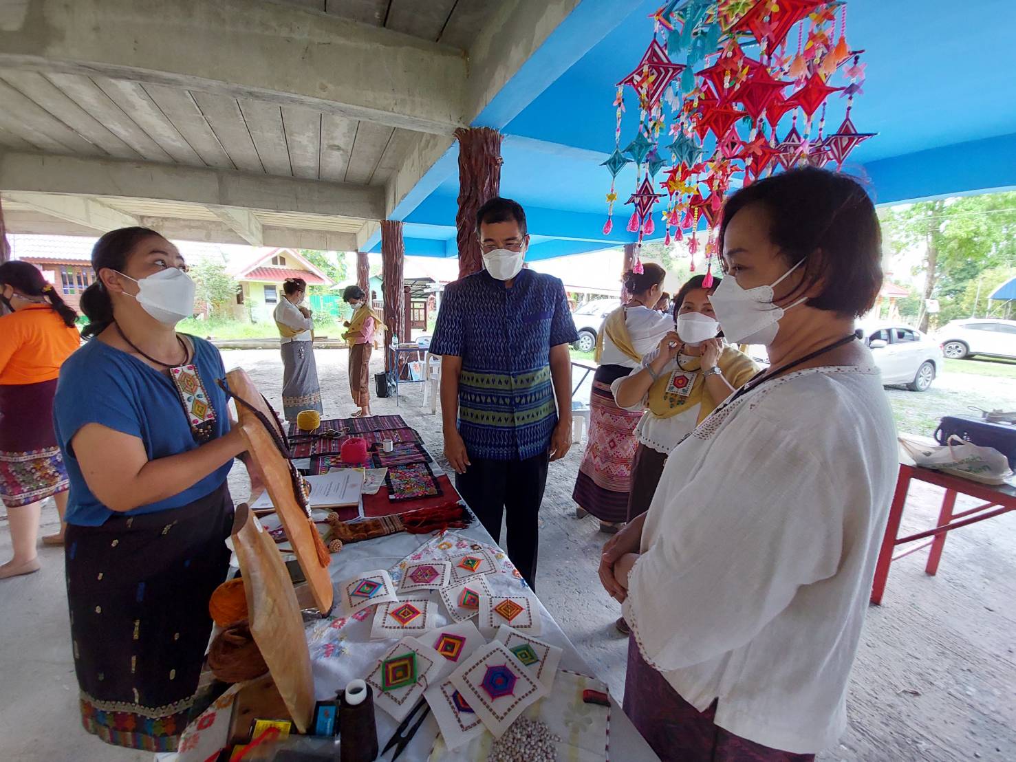 ? พัฒนาชุมชนจังหวัดนครนายก ติดตามการจัดทำตัวผีเสื้อประดิษฐ์ เทิดพระเกียรติสมเด็จพระนางเจ้าสิริกิต์ พระบรมราชินีนาถ พระบรมราชชนนีพันปีหลวง