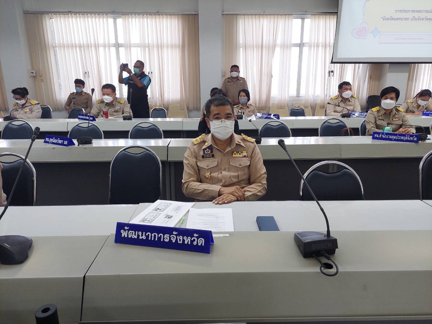 ??พช. นครนายก รายงานผลการดำเนินงานประดิษฐ์ผีเสื้อจากผ้าตามอัตลักษณ์ของจังหวัดฯ ในการประชุมกรมการจังหวัดและหัวหน้าส่วนราชการจังหวัดนครนายก ครั้งที่ 5/2565