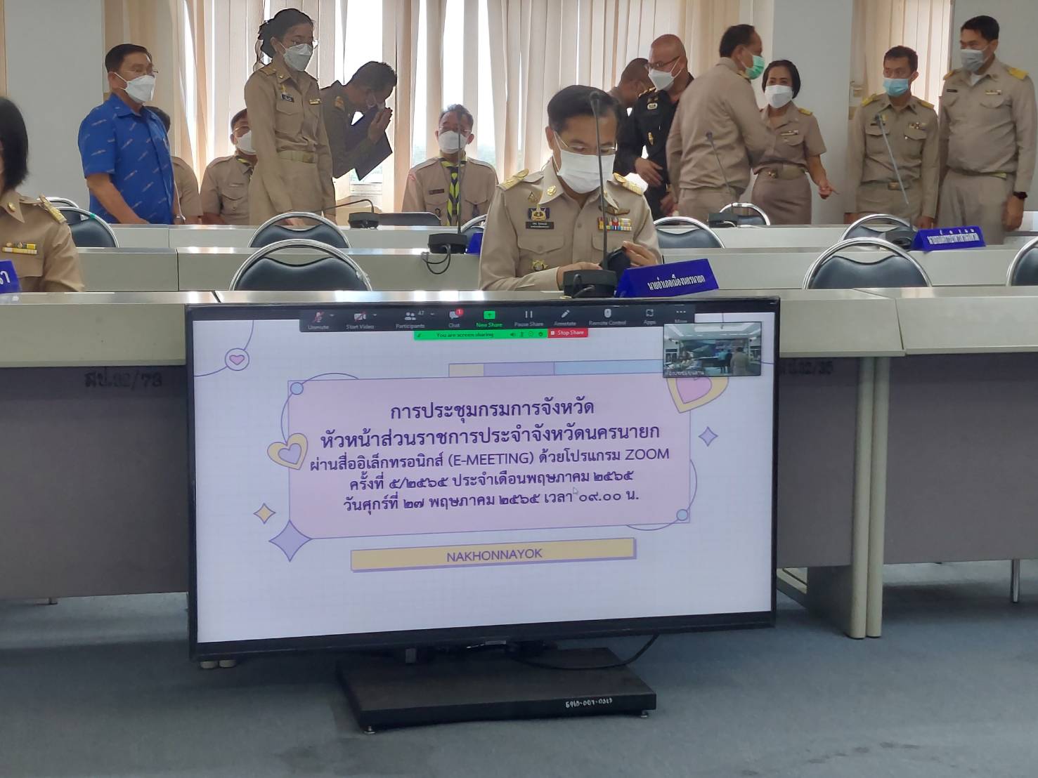 ??พช. นครนายก รายงานผลการดำเนินงานประดิษฐ์ผีเสื้อจากผ้าตามอัตลักษณ์ของจังหวัดฯ ในการประชุมกรมการจังหวัดและหัวหน้าส่วนราชการจังหวัดนครนายก ครั้งที่ 5/2565