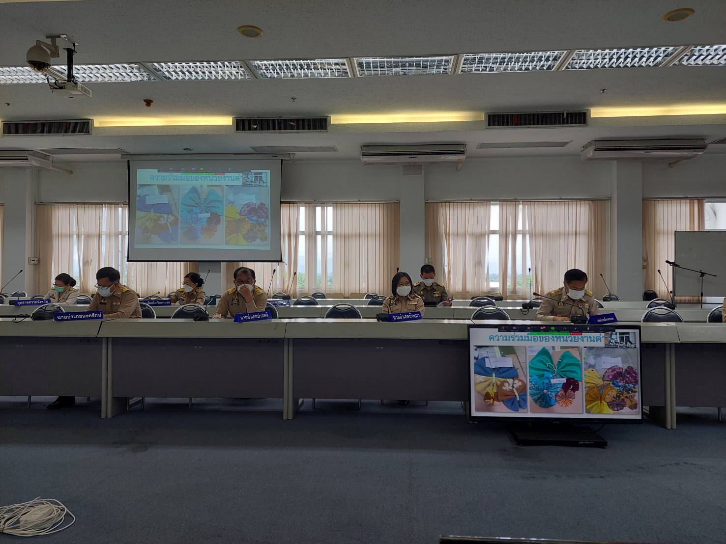 ??พช. นครนายก รายงานผลการดำเนินงานประดิษฐ์ผีเสื้อจากผ้าตามอัตลักษณ์ของจังหวัดฯ ในการประชุมกรมการจังหวัดและหัวหน้าส่วนราชการจังหวัดนครนายก ครั้งที่ 5/2565