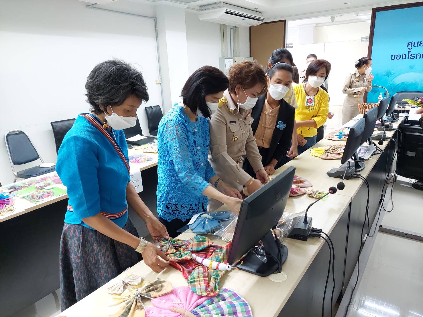 ? พช.นครนายก ร่วมคัดเลือกผีเสื้อประดิษฐ์ จากลายผ้าอัตลักษณ์ของจังหวัดนครนายก