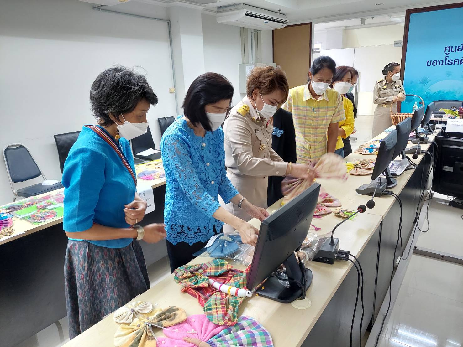 ? พช.นครนายก ร่วมคัดเลือกผีเสื้อประดิษฐ์ จากลายผ้าอัตลักษณ์ของจังหวัดนครนายก