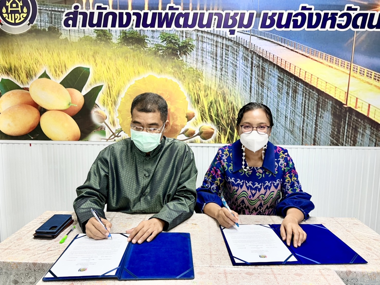 ??พช.นครนายก ร่วมลงนามบันทึกข้อตกลง 1 พัฒนากร 1 กลุ่มออมทรัพย์เพื่อการผลิต