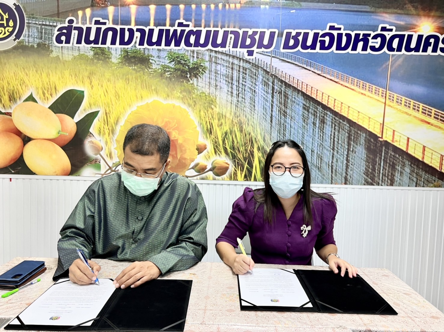 ??พช.นครนายก ร่วมลงนามบันทึกข้อตกลง 1 พัฒนากร 1 กลุ่มออมทรัพย์เพื่อการผลิต