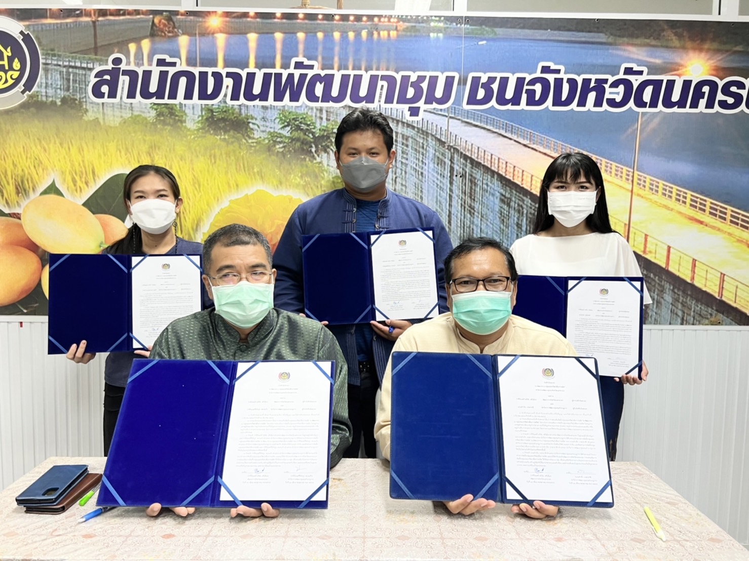 ??พช.นครนายก ร่วมลงนามบันทึกข้อตกลง 1 พัฒนากร 1 กลุ่มออมทรัพย์เพื่อการผลิต