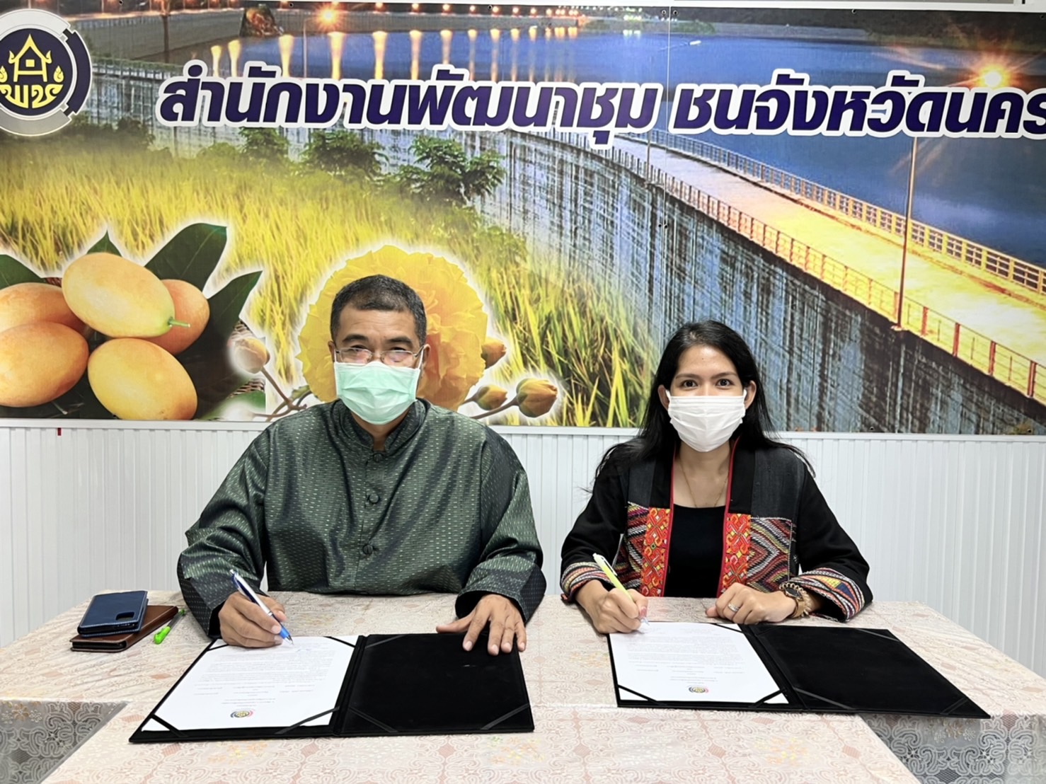 ??พช.นครนายก ร่วมลงนามบันทึกข้อตกลง 1 พัฒนากร 1 กลุ่มออมทรัพย์เพื่อการผลิต