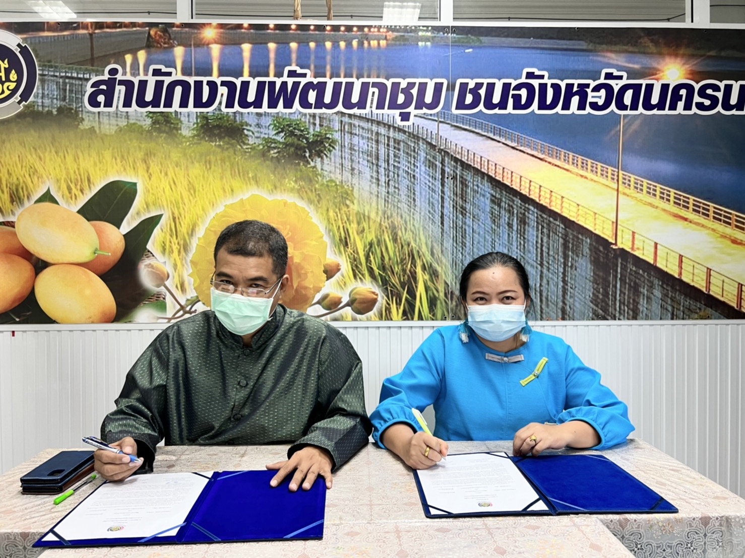 ??พช.นครนายก ร่วมลงนามบันทึกข้อตกลง 1 พัฒนากร 1 กลุ่มออมทรัพย์เพื่อการผลิต