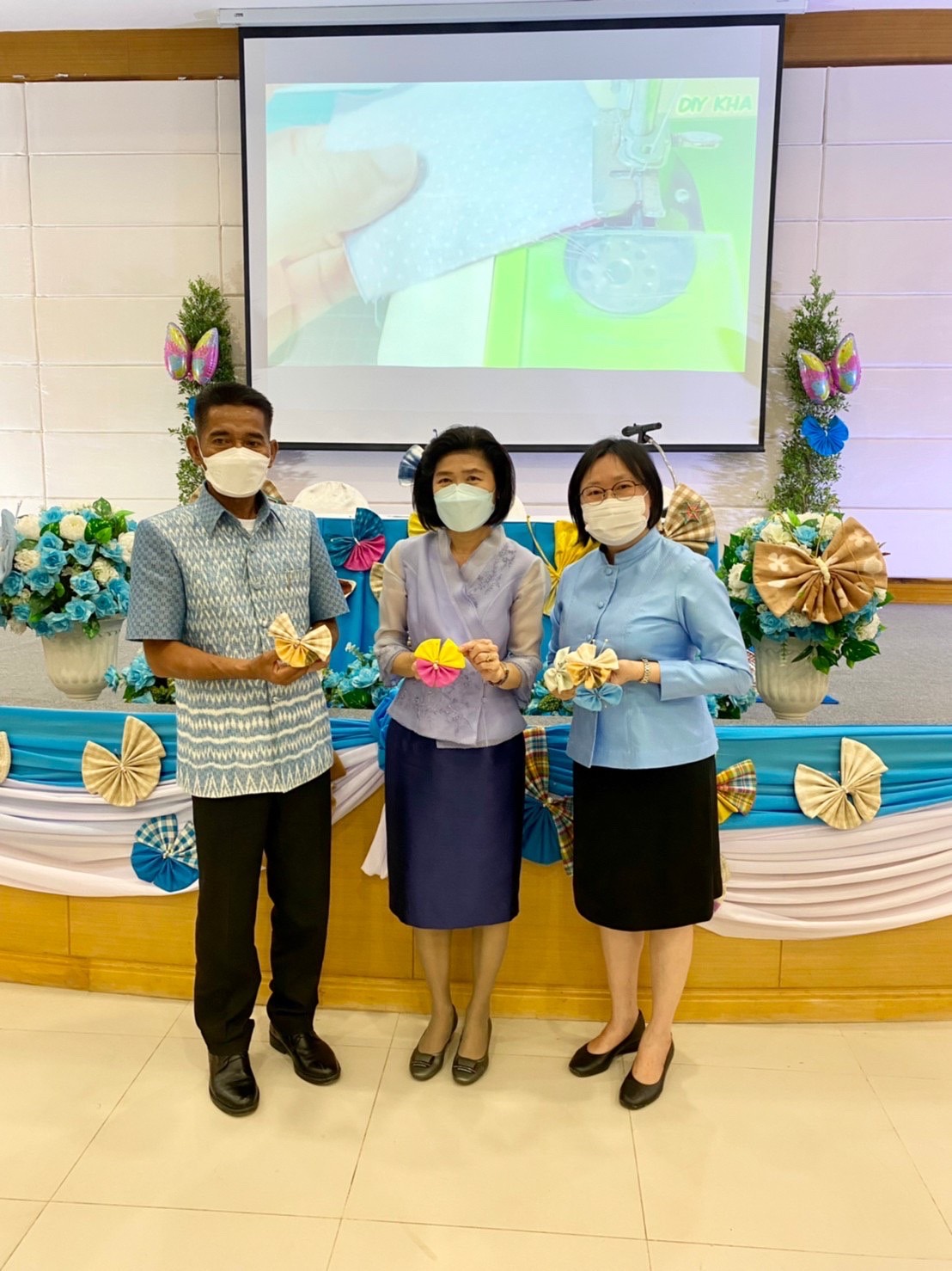 ?? พช.นครนายก ร่วมแถลงข่าวกิจกรรมประดิษฐ์ผีเสื้อ จากผ้าตามอัตลักษณ์ของจังหวัดนครนายก รวมใจแสดงพลังแห่งความจงรักภักดี เพื่อนำไปประดับนิทรรศการเฉลิมพระเกียรติ สมเด็จพระนางเจ้าสิริกิต์ พระบรมราชินีนาถ พระบรมราชชนนีพันปีหลวง เนื่องในโอกาสมหามงคลเฉลิมพระชนมพรรษา 90 พรรษา 12 สิงหาคม 2565