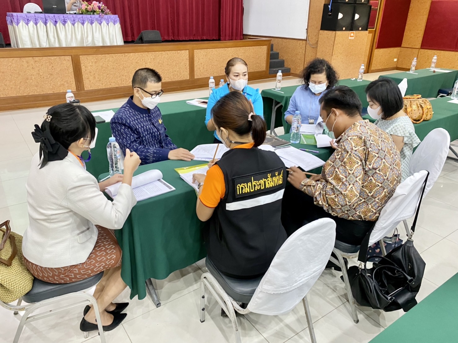 ?? พช.นครนายก จัดประชุมคณะกรรมการ คณะทำงาน และผู้เกี่ยวข้องกับการคัดสรร แนวทางการคัดสรร สุดยอดหนึ่งตำบลหนึ่งผลิตภัณฑ์ไทย ปี พ.ศ. 2565 (OTOP Product Champion : OPC) ระดับจังหวัด ครั้งที่ 1/2565