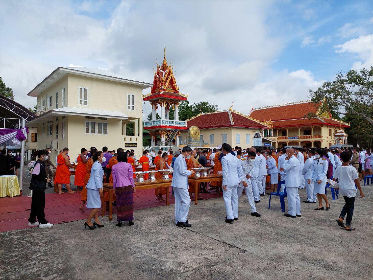 ? พช.นครนายก ร่วมกิจกรรมเจริญพระพุทธมนต์และปล่อยพันธ์ปลาถวายเป็นพระราชกุศลในโอกาสวันเฉลิมพระชนมพรรษา สมเด็จพระนางเจ้าฯ พระบรมราชินี