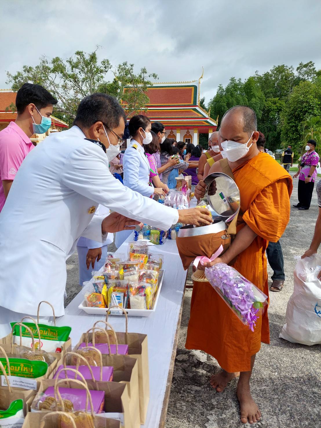 ? พช.นครนายก ร่วมกิจกรรมเจริญพระพุทธมนต์และปล่อยพันธ์ปลาถวายเป็นพระราชกุศลในโอกาสวันเฉลิมพระชนมพรรษา สมเด็จพระนางเจ้าฯ พระบรมราชินี