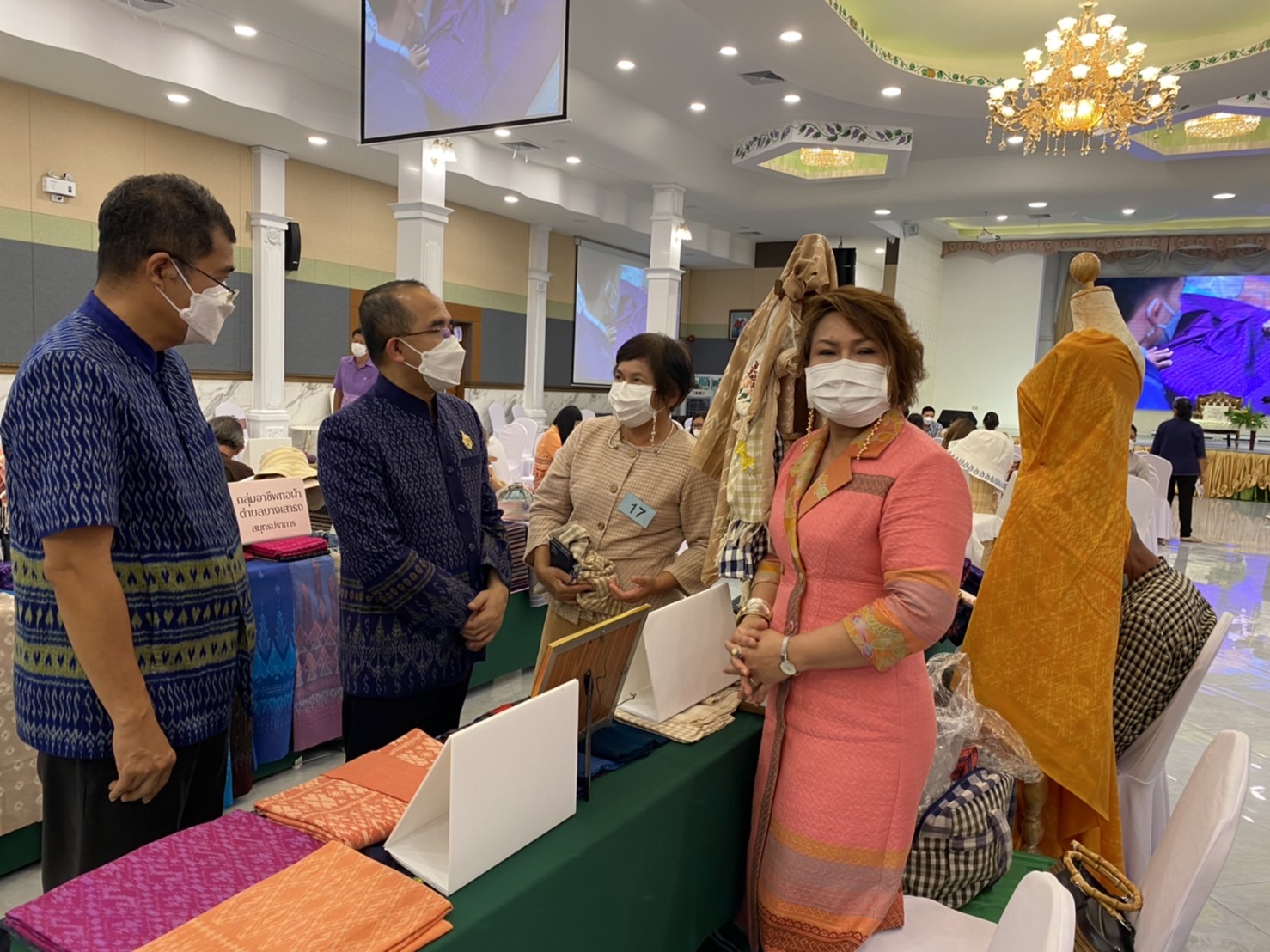 ?? พช.นครนายก ร่วมโครงการพัฒนาศักยภาพและเพิ่มช่องทางการตลาดให้กับผู้ประกอบการ OTOP ผ้าไทย (Coaching ผ้าขิตลายนารีรัตนราชกัญญา)
