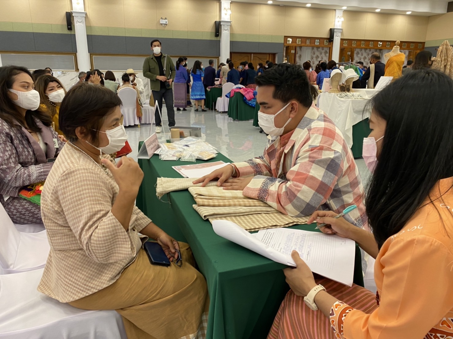 ?? พช.นครนายก ร่วมโครงการพัฒนาศักยภาพและเพิ่มช่องทางการตลาดให้กับผู้ประกอบการ OTOP ผ้าไทย (Coaching ผ้าขิตลายนารีรัตนราชกัญญา)