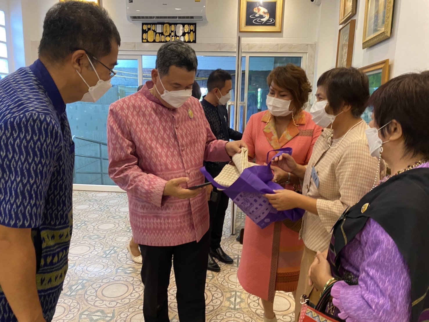 ?? พช.นครนายก ร่วมโครงการพัฒนาศักยภาพและเพิ่มช่องทางการตลาดให้กับผู้ประกอบการ OTOP ผ้าไทย (Coaching ผ้าขิตลายนารีรัตนราชกัญญา)