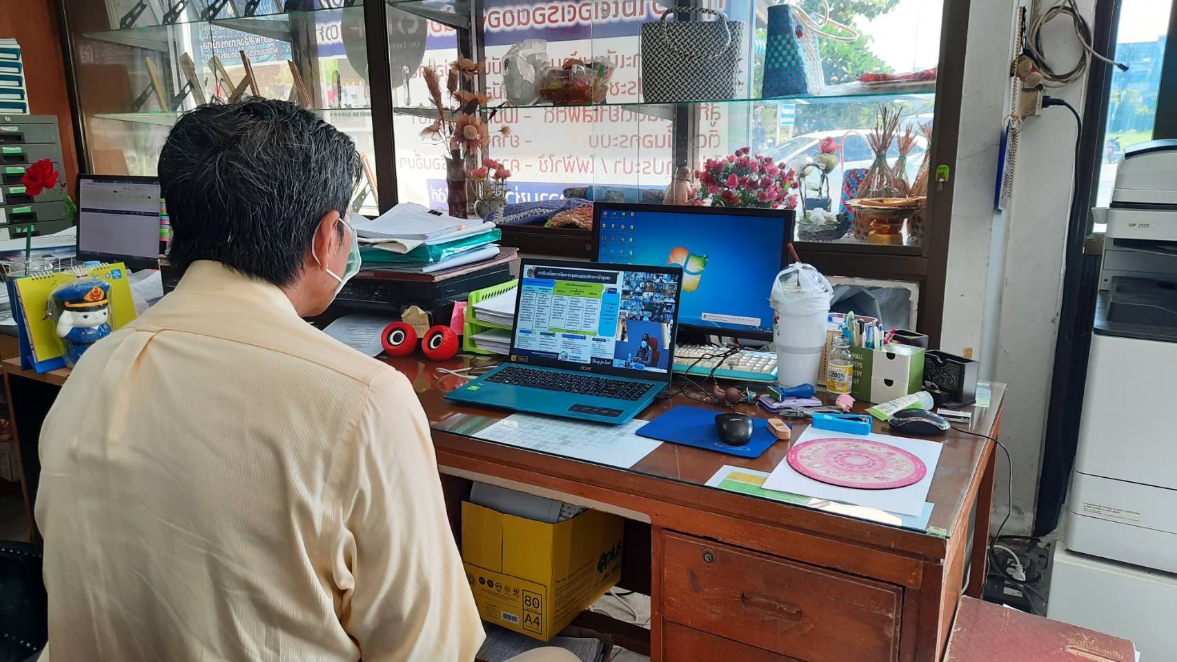 ??พช.นครนายก ร่วมรับฟังการมอบนโยบายการพัฒนากองทุนชุมชน ประจำปีงบประมาณ พ.ศ. 2565  ผ่านระบบ Video Conference