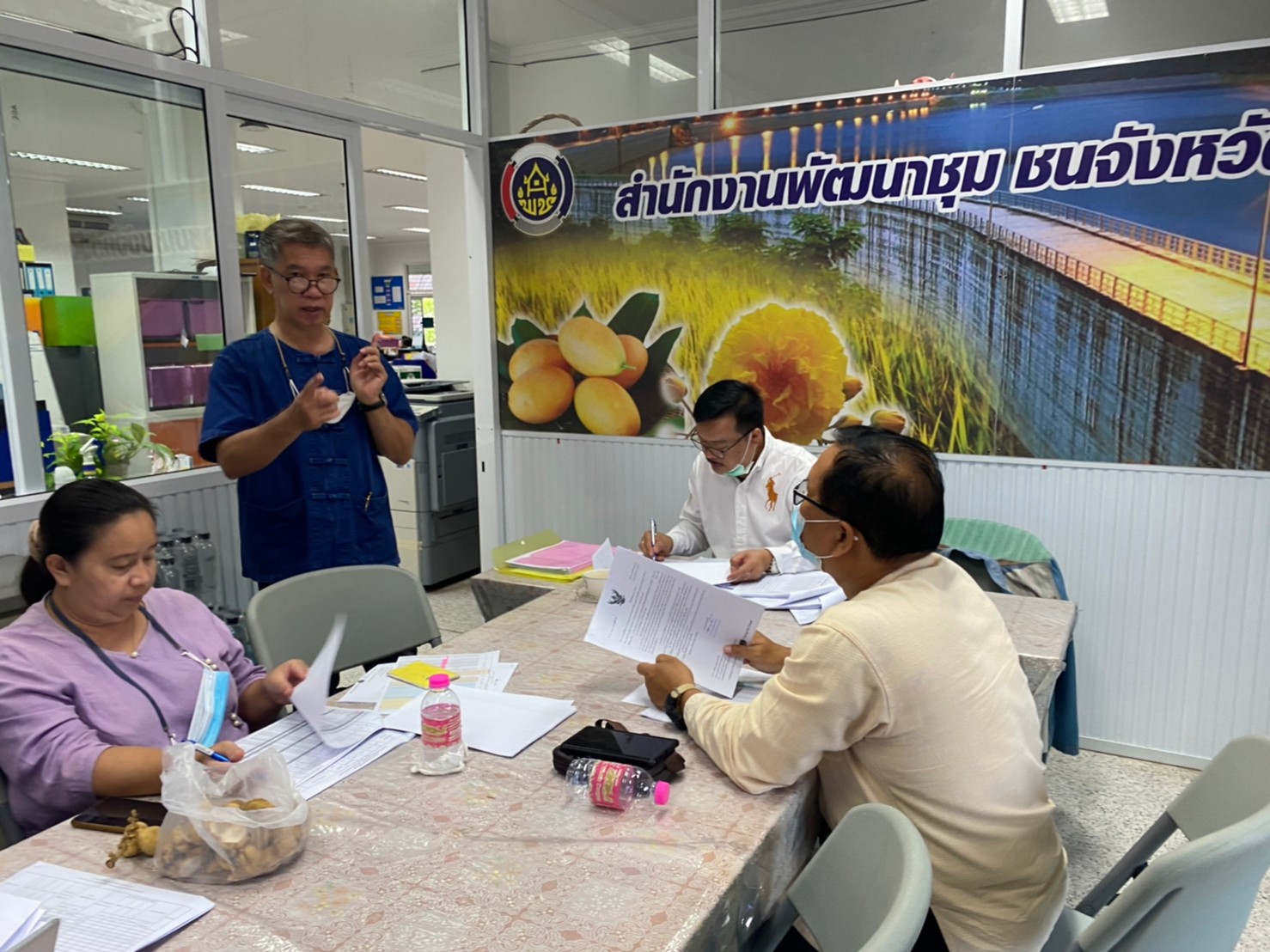 ??พช.นครนายก ร่วมประชุมกลุ่มออมทรัพย์เพื่อการผลิต และโครงการแก้ไขปัญหาความยากจน (กข.คจ.)