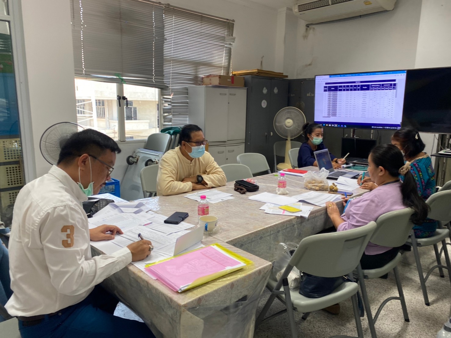 ??พช.นครนายก ร่วมประชุมกลุ่มออมทรัพย์เพื่อการผลิต และโครงการแก้ไขปัญหาความยากจน (กข.คจ.)