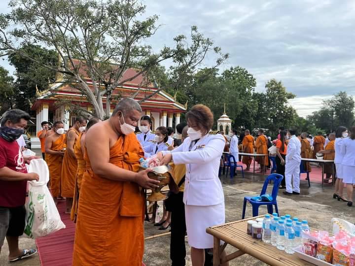 ??พช. นครนายก ร่วมทำบุญตักบาตร เพื่อถวายเป็นพระกุศล เนื่องในโอกาสวันคล้ายวันประสูติ สมเด็จพระเจ้าน้องนางเธอ เจ้าฟ้าจุฬาภรณวลัยลักษณ์ อัครราชกุมารี กรมพระศรีสวางควัฒน วรขัตติยราชนารี