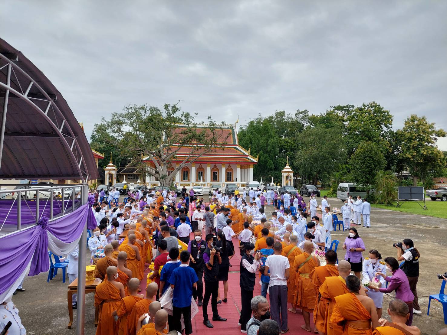 ??พช. นครนายก ร่วมทำบุญตักบาตร เพื่อถวายเป็นพระกุศล เนื่องในโอกาสวันคล้ายวันประสูติ พระเจ้าวรวงศ์เธอ พระองค์เจ้าโสมสวลี กรมหมื่นสุทธนารีนาถ