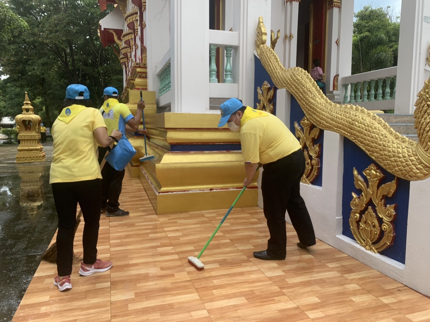 ??พช.นครนายก ร่วมกิจกรรมจิตอาสา เพื่อสนับสนุนการดำเนินงานโคก หนอง นา โมเดล วัดดงละคร