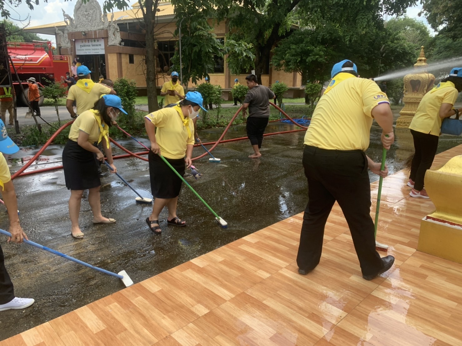 ??พช.นครนายก ร่วมกิจกรรมจิตอาสา เพื่อสนับสนุนการดำเนินงานโคก หนอง นา โมเดล วัดดงละคร