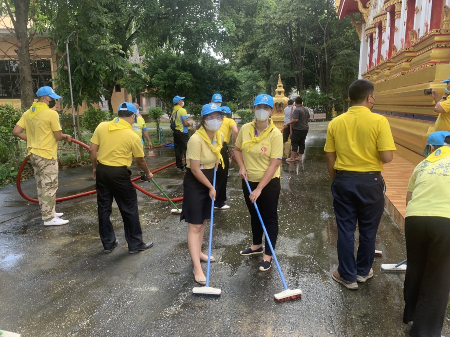 ??พช.นครนายก ร่วมกิจกรรมจิตอาสา เพื่อสนับสนุนการดำเนินงานโคก หนอง นา โมเดล วัดดงละคร