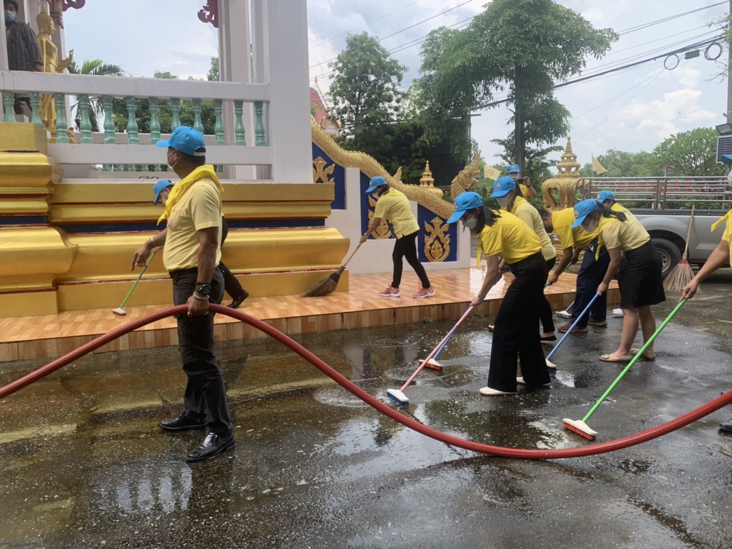 ??พช.นครนายก ร่วมกิจกรรมจิตอาสา เพื่อสนับสนุนการดำเนินงานโคก หนอง นา โมเดล วัดดงละคร