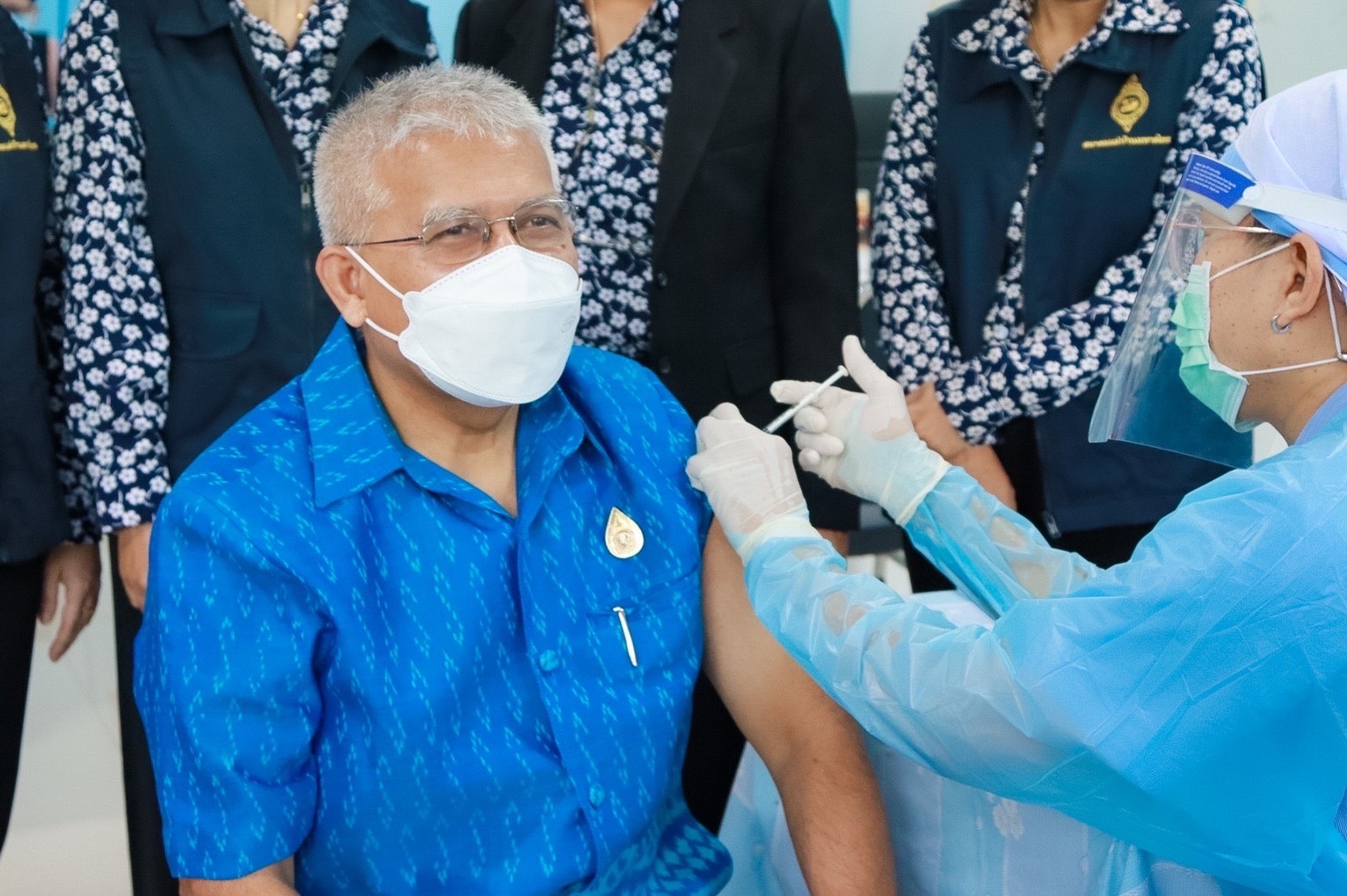 ??พช.นครนายก ร่วมฉีดวัคซีนโควิด -19 เข็มกระตุ้น