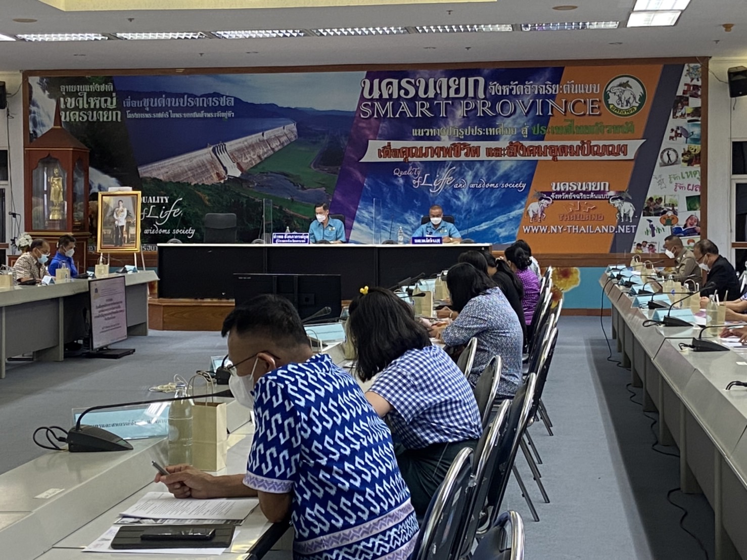 ??พช.นครนายก ประชุมการขับเคลื่อนศูนย์อำนวยการขจัดความยากจนและพัฒนาคนทุกช่วงวัยอย่างยั่งยืนตามหลักปรัชญาของเศรษฐกิจพอเพียงจังหวัดนครนายก (ศจพ.จ.) ครั้งที่ 2/2565