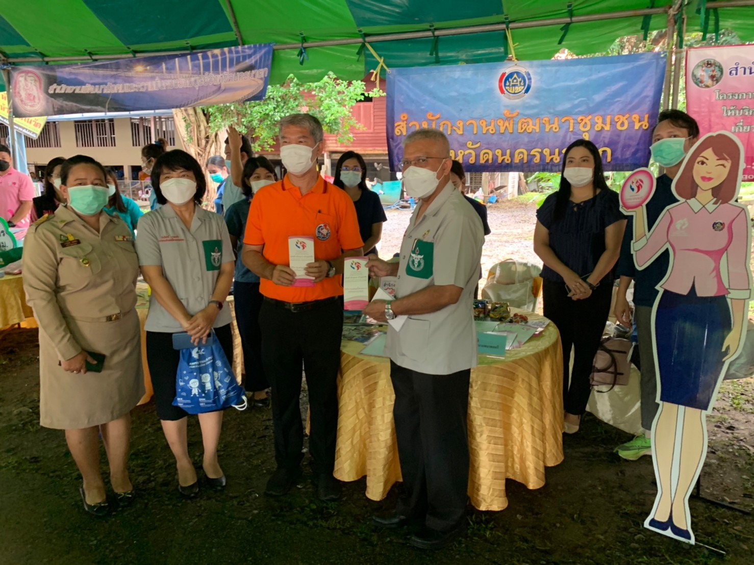 ??พช.นครนายก ร่วมโครงการ ” หน่วยบำบัดทุกข์ บำรุงสุข สร้างรอยยิ้มและความปรองดองสมานฉันท์ให้ประชาชนจังหวัดนครนายก” ครั้งที่ 11/2565