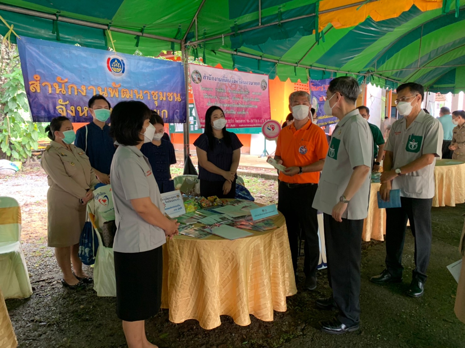 ??พช.นครนายก ร่วมโครงการ ” หน่วยบำบัดทุกข์ บำรุงสุข สร้างรอยยิ้มและความปรองดองสมานฉันท์ให้ประชาชนจังหวัดนครนายก” ครั้งที่ 11/2565