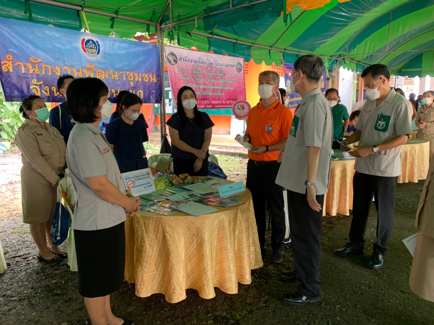 ??พช.นครนายก ร่วมโครงการ ” หน่วยบำบัดทุกข์ บำรุงสุข สร้างรอยยิ้มและความปรองดองสมานฉันท์ให้ประชาชนจังหวัดนครนายก” ครั้งที่ 11/2565