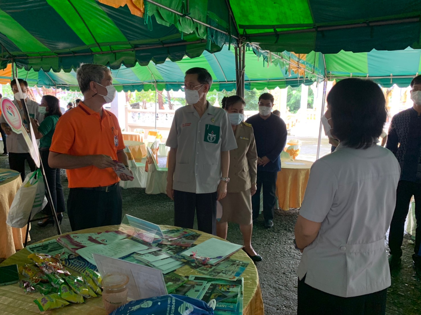 ??พช.นครนายก ร่วมโครงการ ” หน่วยบำบัดทุกข์ บำรุงสุข สร้างรอยยิ้มและความปรองดองสมานฉันท์ให้ประชาชนจังหวัดนครนายก” ครั้งที่ 11/2565