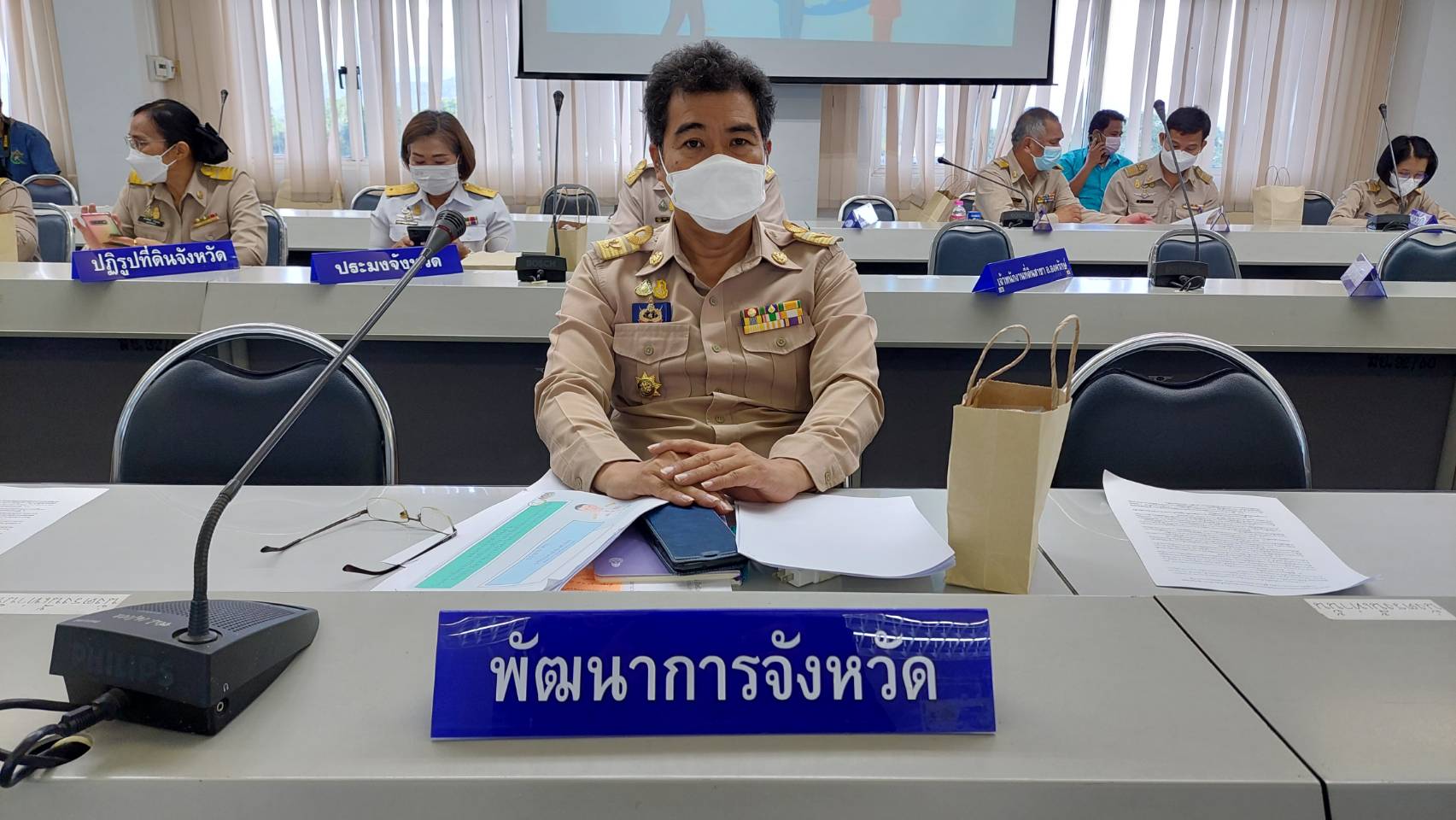 พช.นครนายก นำเสนอผลการดำเนินงานการขับเคลื่อนศูนย์อำนวยการขจัดความยากจนและพัฒนาคนทุกช่วงวัยอย่างยั่งยืนตามหลักปรัชญาเศรษฐกิจพอเพียงในการประชุมกรมการจังหวัดนครนายก ประจำเดือนตุลาคม 2565