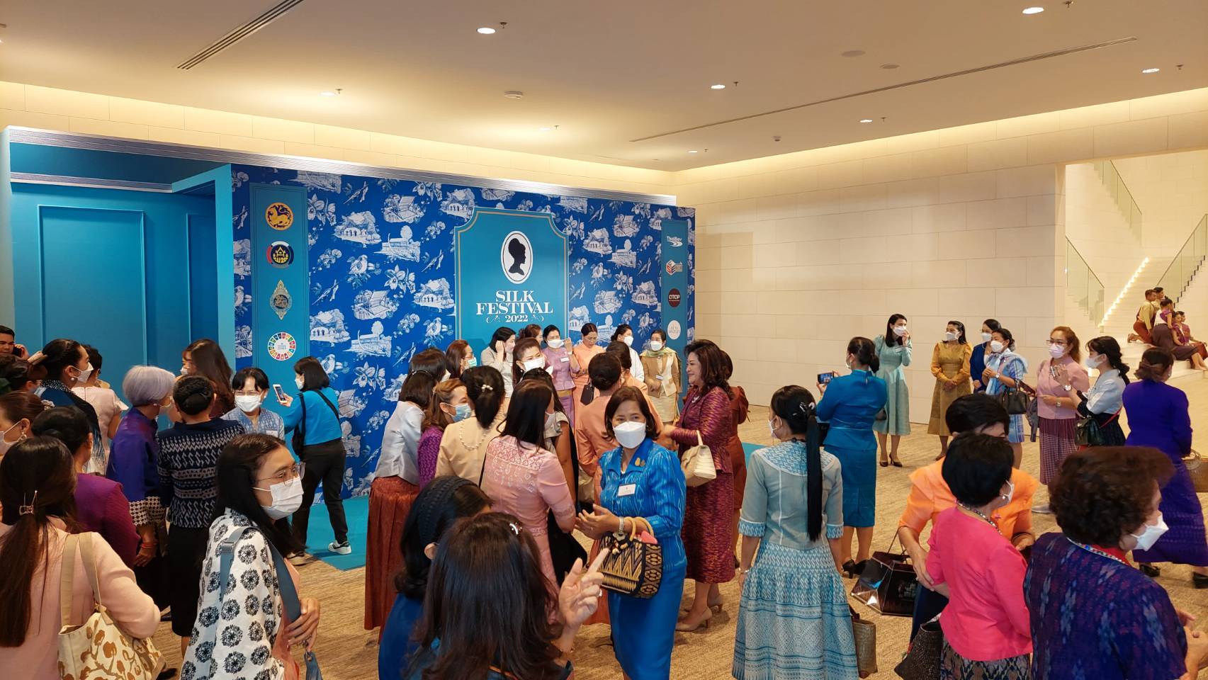 ??พช.นครนายก ร่วมชมนิทรรศการเฉลิมพระเกียรติ โครงการเทศกาลไหมไทย (Thai silk Festival2022)