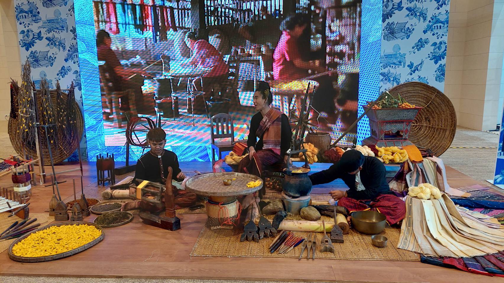 ??พช.นครนายก ร่วมชมนิทรรศการเฉลิมพระเกียรติ โครงการเทศกาลไหมไทย (Thai silk Festival2022)