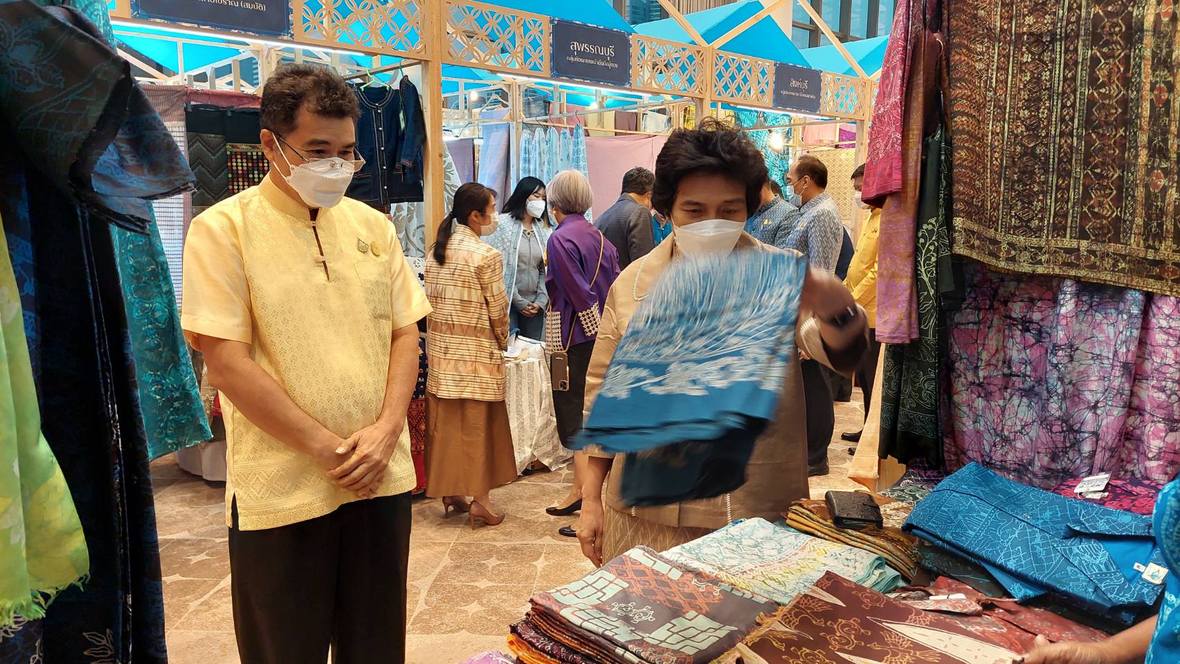 ??พช.นครนายก ร่วมชมนิทรรศการเฉลิมพระเกียรติ โครงการเทศกาลไหมไทย (Thai silk Festival2022)