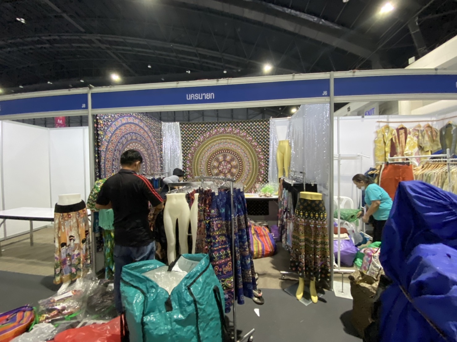 ? ? OTOP นครนายก ยกทัพสู่เมืองกรุง ขนสินค้าร่วมจำหน่ายงาน OTOP CITY 2022