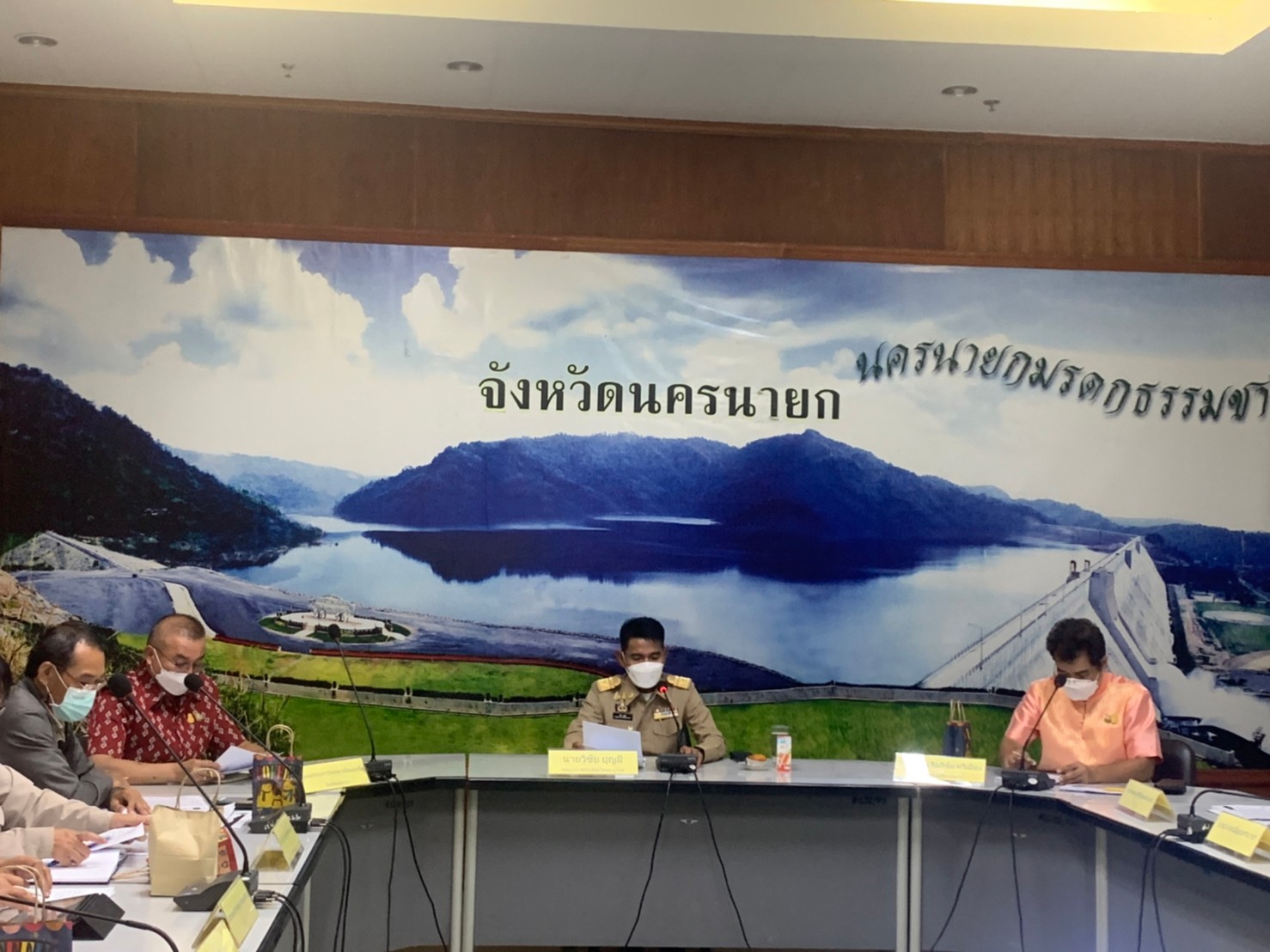 จังหวัดนครนายกประชุมขับเคลื่อนภารกิจการขจัดความยากจน และพัฒนาคนทุกช่วงวัยอย่างยั่งยืนตามหลักปรัชญาของเศรษฐกิจ พอเพียง ในระยะที่ 2