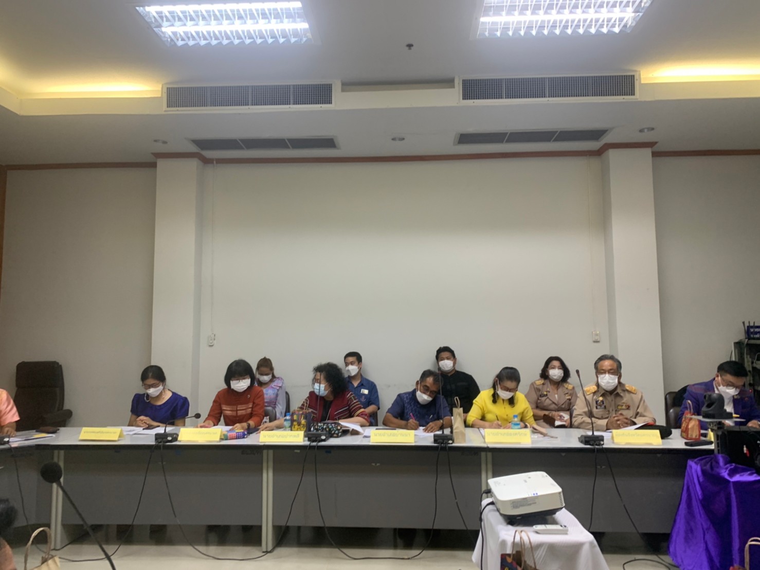 จังหวัดนครนายกประชุมขับเคลื่อนภารกิจการขจัดความยากจน และพัฒนาคนทุกช่วงวัยอย่างยั่งยืนตามหลักปรัชญาของเศรษฐกิจ พอเพียง ในระยะที่ 2