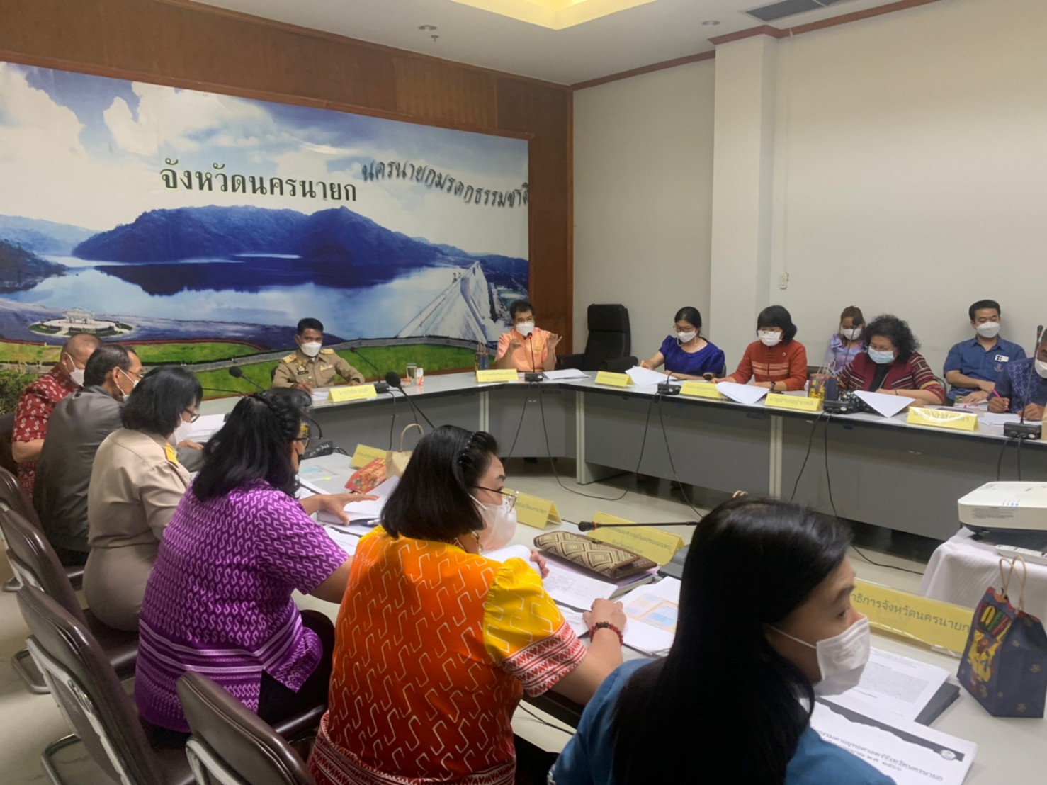 จังหวัดนครนายกประชุมขับเคลื่อนภารกิจการขจัดความยากจน และพัฒนาคนทุกช่วงวัยอย่างยั่งยืนตามหลักปรัชญาของเศรษฐกิจ พอเพียง ในระยะที่ 2