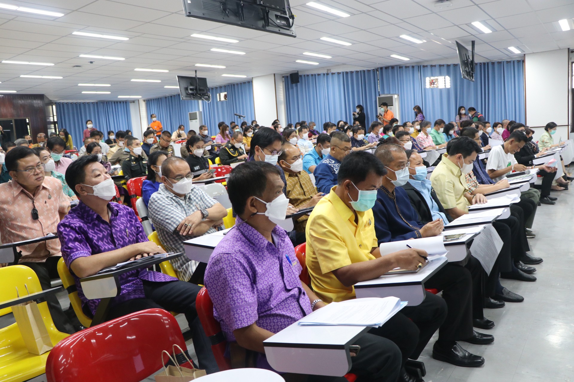 นายวิลาศ  บุญโต พัฒนาการจังหวัดนครนายก ร่วมการประชุมกรมการจังหวัด