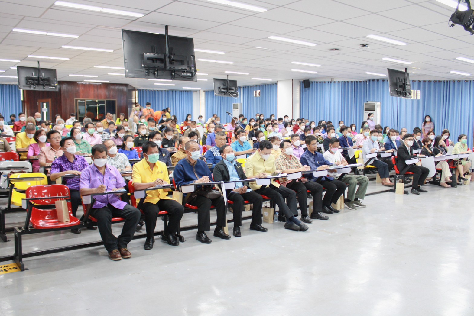 นายวิลาศ  บุญโต พัฒนาการจังหวัดนครนายก ร่วมการประชุมกรมการจังหวัด