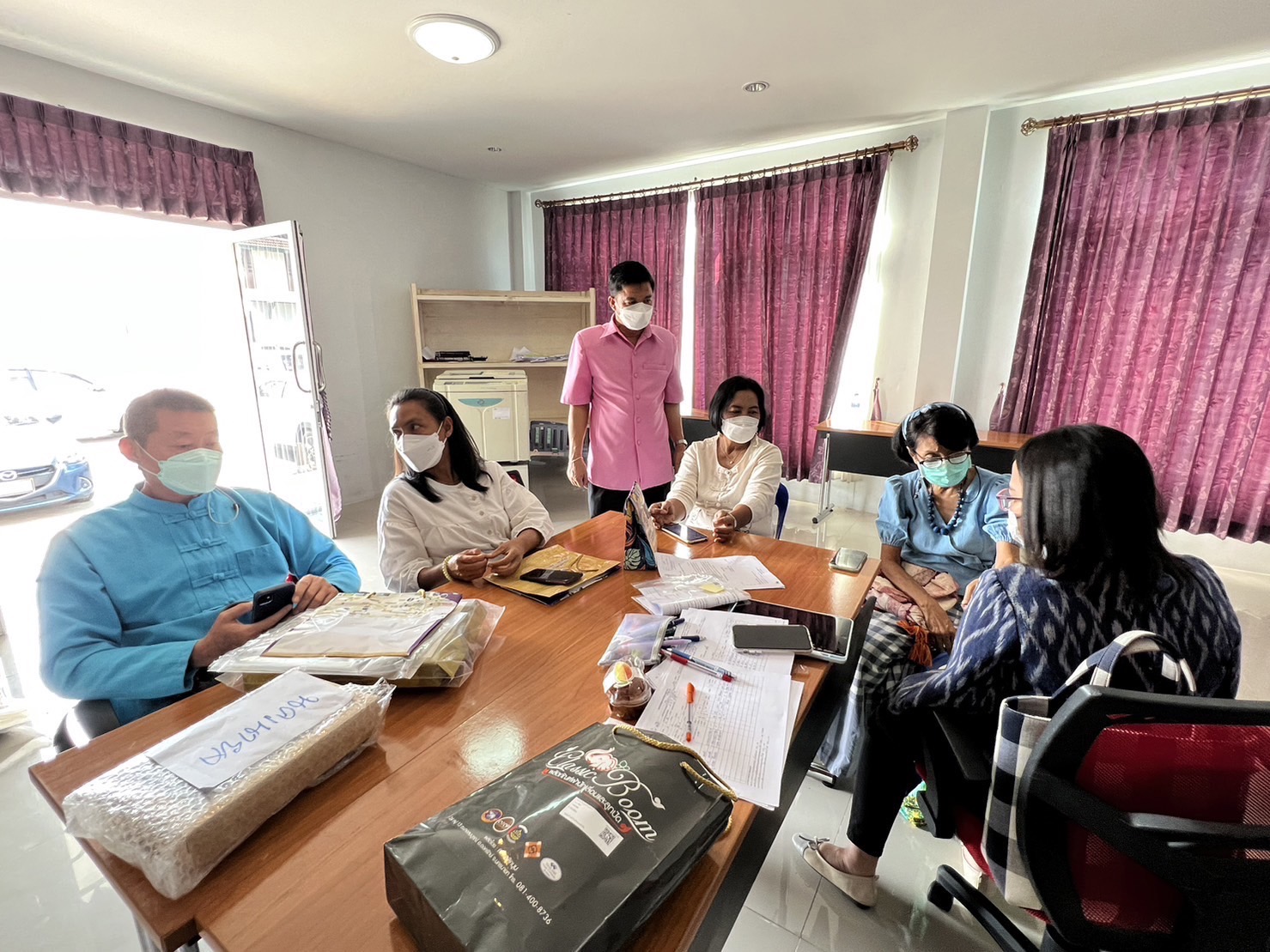 ?พช.นครนายก ประชุมผู้ผลิต ผู้ประกอบการ OTOP ประเภทผ้าและเครื่องแต่งกาย(ผ้าไทย)