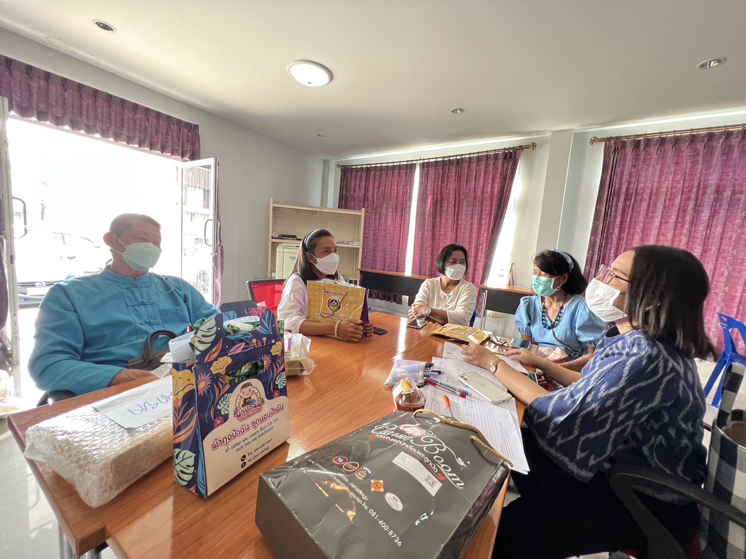 ?พช.นครนายก ประชุมผู้ผลิต ผู้ประกอบการ OTOP ประเภทผ้าและเครื่องแต่งกาย(ผ้าไทย)