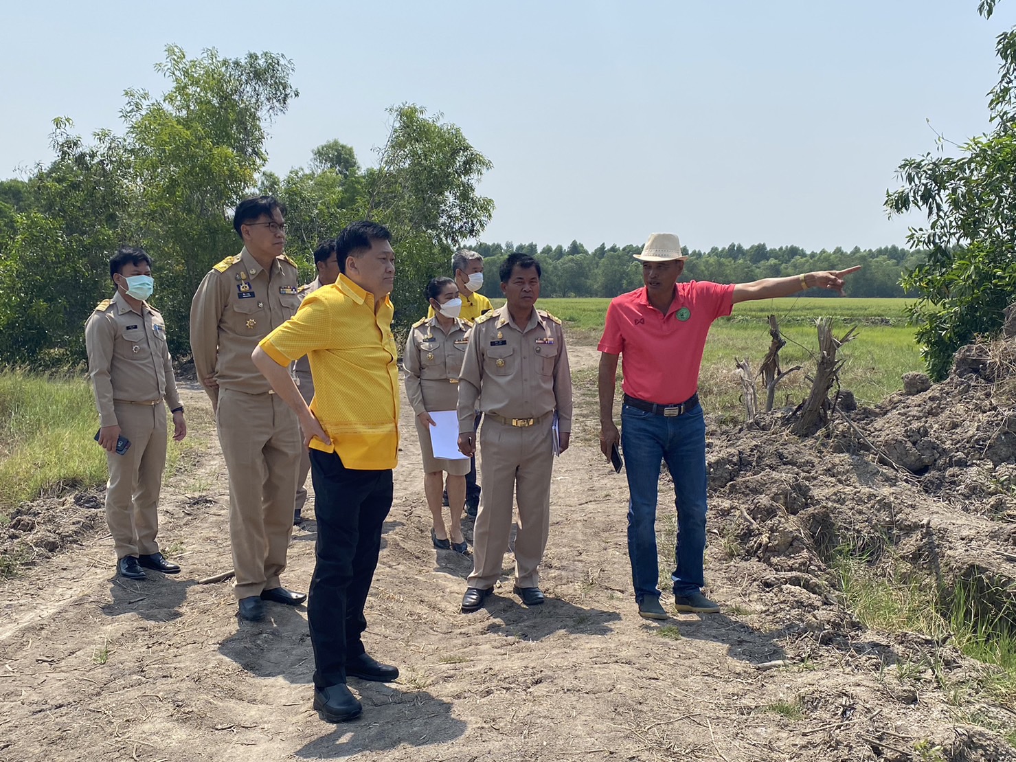 ผู้ว่าราชการจังหวัดนครนายก นำทีมลงพื้นที่อำเภอองครักษ์ สำรวจพื้นที่แปลง “ทุ่งบางกระชา” เพื่อจัดตั้งเป็น “สถาบันเศรษฐกิจพอเพียงเพื่อการพัฒนาชุมชนอย่างยั่งยืน”
