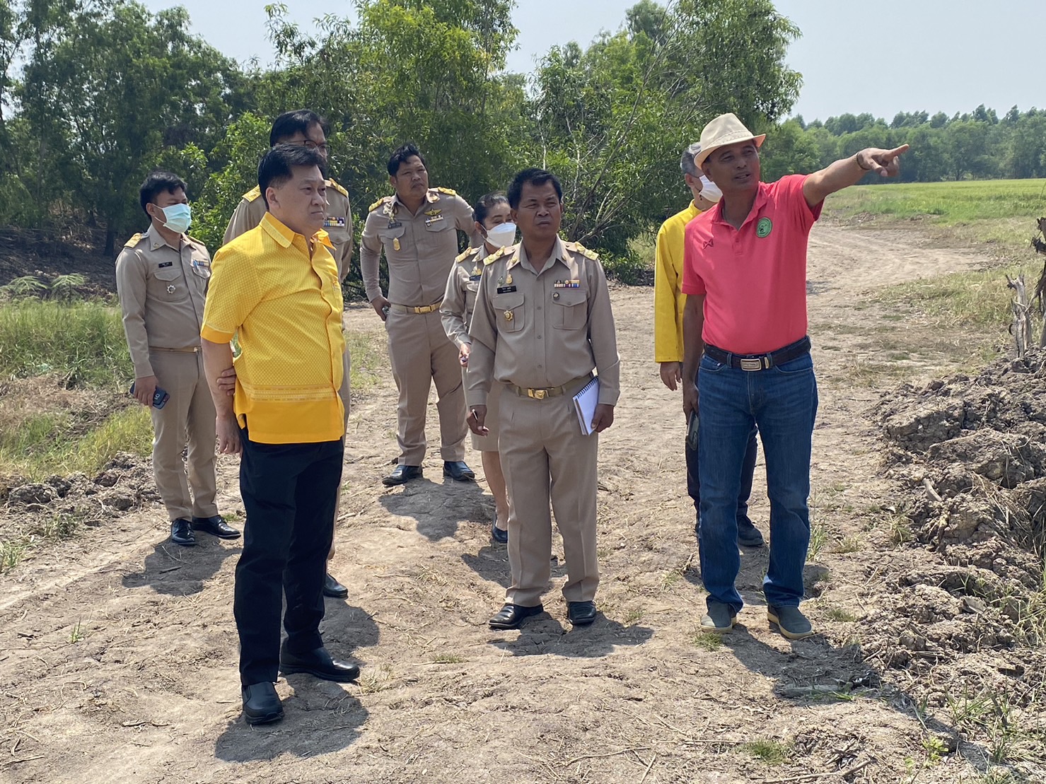 ผู้ว่าราชการจังหวัดนครนายก นำทีมลงพื้นที่อำเภอองครักษ์ สำรวจพื้นที่แปลง “ทุ่งบางกระชา” เพื่อจัดตั้งเป็น “สถาบันเศรษฐกิจพอเพียงเพื่อการพัฒนาชุมชนอย่างยั่งยืน”