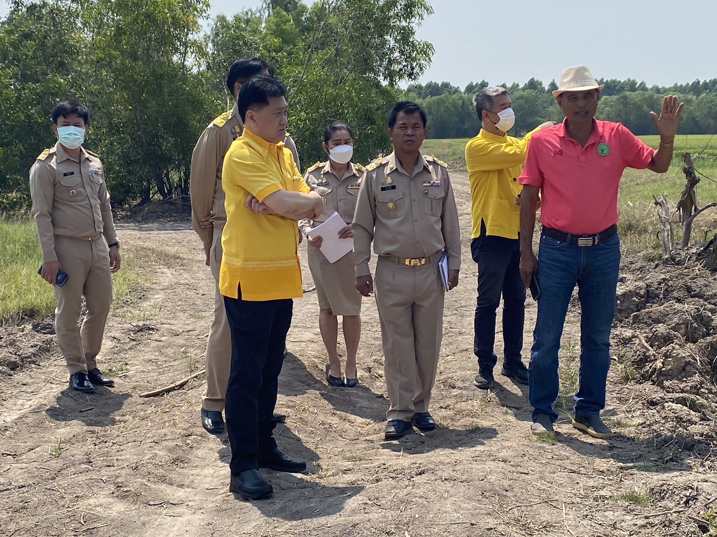 ผู้ว่าราชการจังหวัดนครนายก นำทีมลงพื้นที่อำเภอองครักษ์ สำรวจพื้นที่แปลง “ทุ่งบางกระชา” เพื่อจัดตั้งเป็น “สถาบันเศรษฐกิจพอเพียงเพื่อการพัฒนาชุมชนอย่างยั่งยืน”