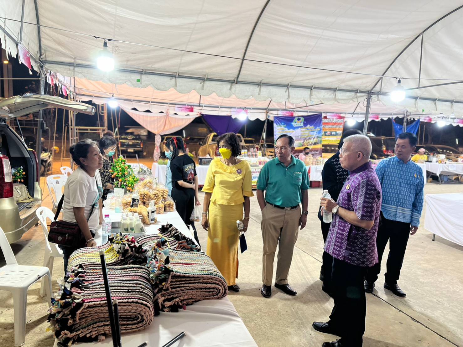 ?พช.นครนายก ร่วมจัดกิจกรรม งานมะยงชิด มะปรางหวาน และของดีนครนายก Fruit&Food Fest 2023?? “” ตามโครงการส่งเสริมช่องทางการตลาดของกลุ่มอาชีพสมาชิกกองทุนพัฒนาบทบาทสตรี ประจำปี 2566